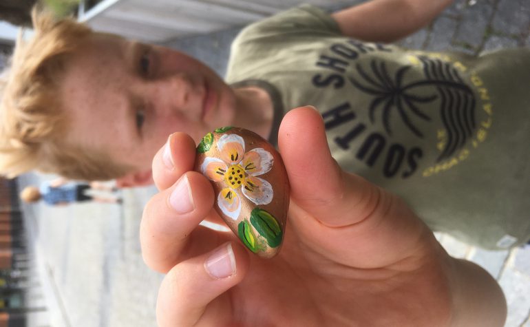 Kei Tof - gouden steen met witte bloem