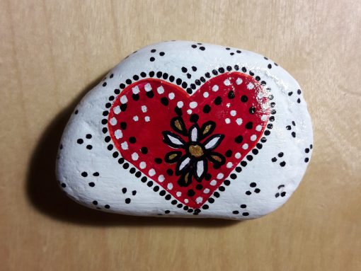 Witte steen met rood hartje
