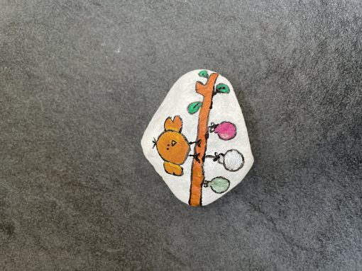 Vogel op takje met kerstballen