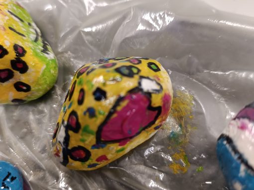 Hartig steentje met bolletjes