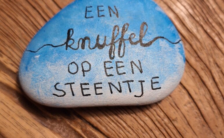 Kei Tof - Knuffel steen