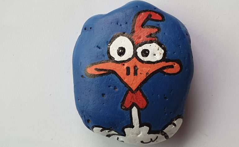 Kei Tof - Kip met blauwe achtergrond