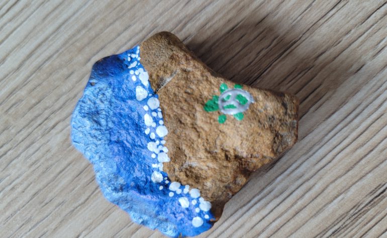 Kei Tof - Turtle by sea