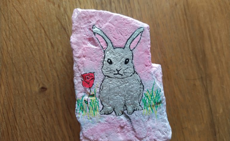 Kei Tof - Konijntje met roos