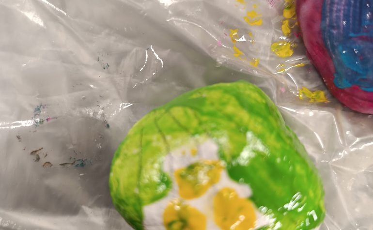 Kei Tof - wit hart met gele stippen