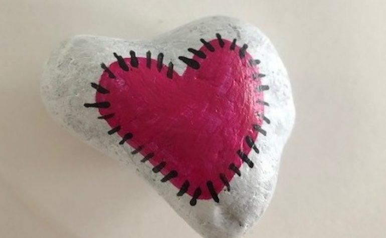 Kei Tof - roze hart geborduurd